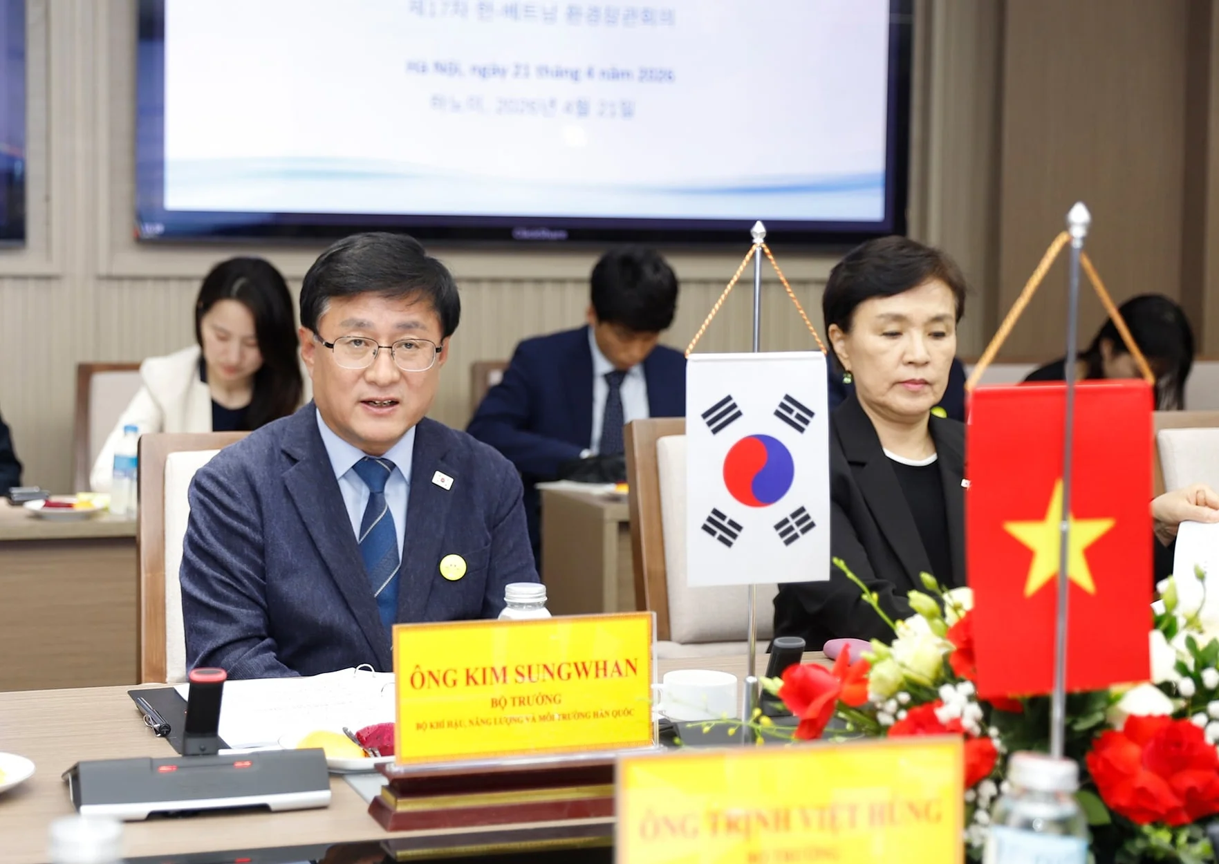 Bộ trưởng Bộ Khí hậu, Năng lượng và Môi trường Hàn Quốc Kim Sungwhan phát biểu tại Hội nghị Bộ trưởng Môi trường Việt Nam - Hàn Quốc lần thứ 17. Ảnh: Khương Trung.