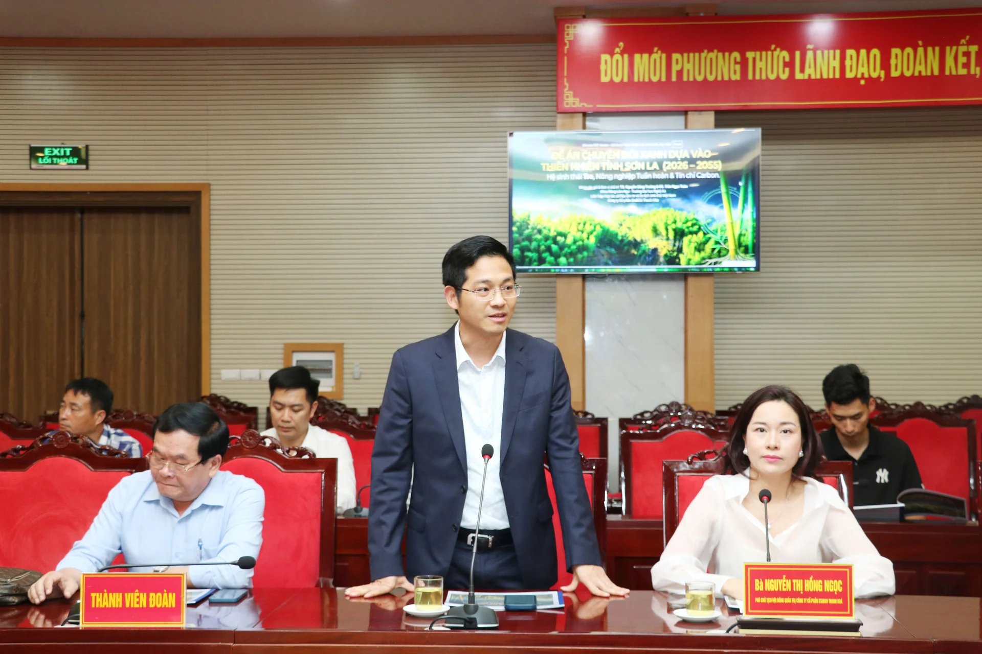Ông Nguyễn Trọng Nghĩa, Tổng Giám đốc Công ty cổ phần STABOO Thanh Hóa, thông tin về đề xuất triển khai dự án khai thác, phát triển vùng nguyên liệu tre, luồng tại Sơn La. Ảnh: Như Thủy.
