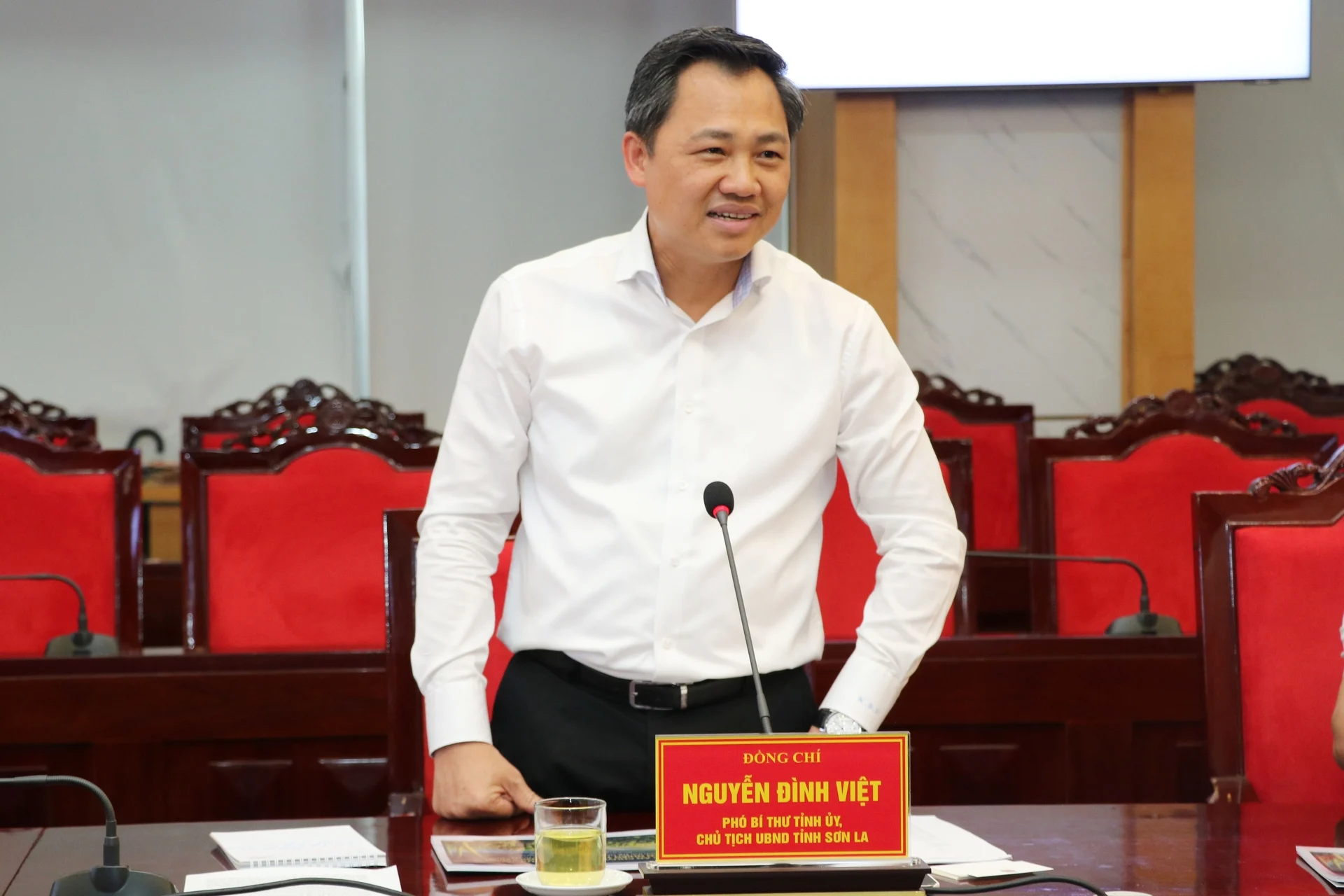 Ông Nguyễn Đình Việt, Chủ tịch UBND tỉnh Sơn La phát biểu tại cuộc làm việc. Ảnh: Như Thủy.