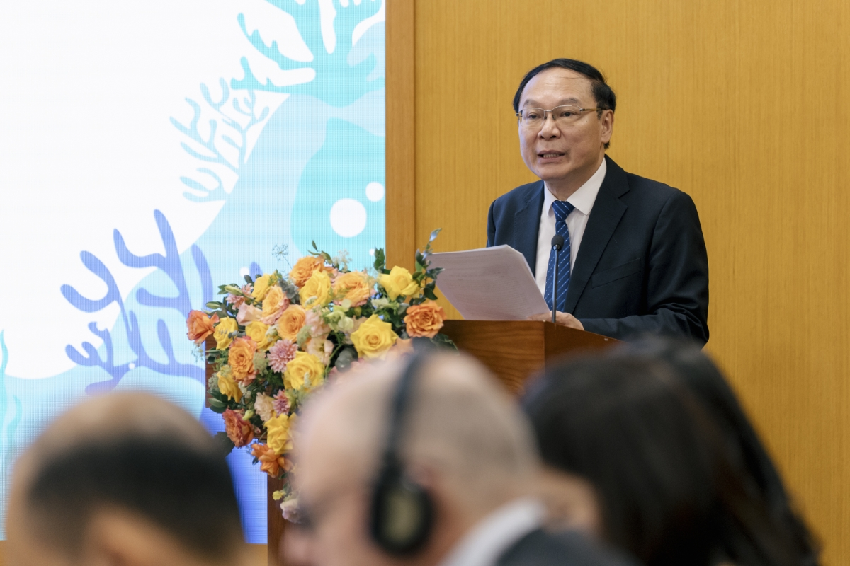 Thứ trưởng Lê Công Thành: “Đối với Việt Nam, một quốc gia ven biển, việc bảo vệ, phát triển hệ sinh thái carbon xanh dương không chỉ là yêu cầu về môi trường mà còn là định hướng chiến lược để thực hiện mục tiêu phát triển bền vững kinh tế biển, tăng cường khả năng chống chịu khí hậu và thực hiện các cam kết quốc tế”.