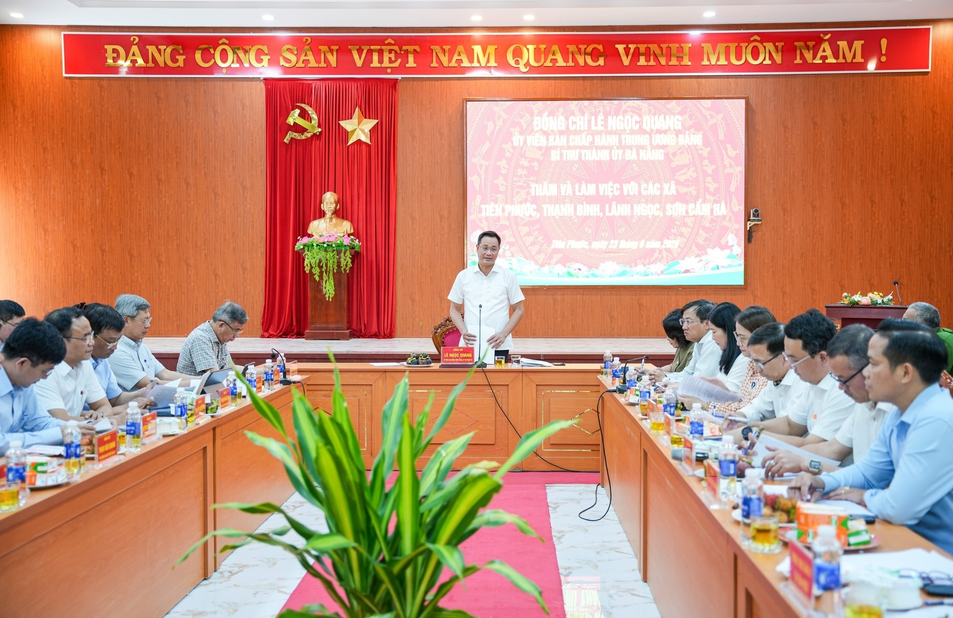 Quang cảnh buổi làm việc. Ảnh: T.CÔNG