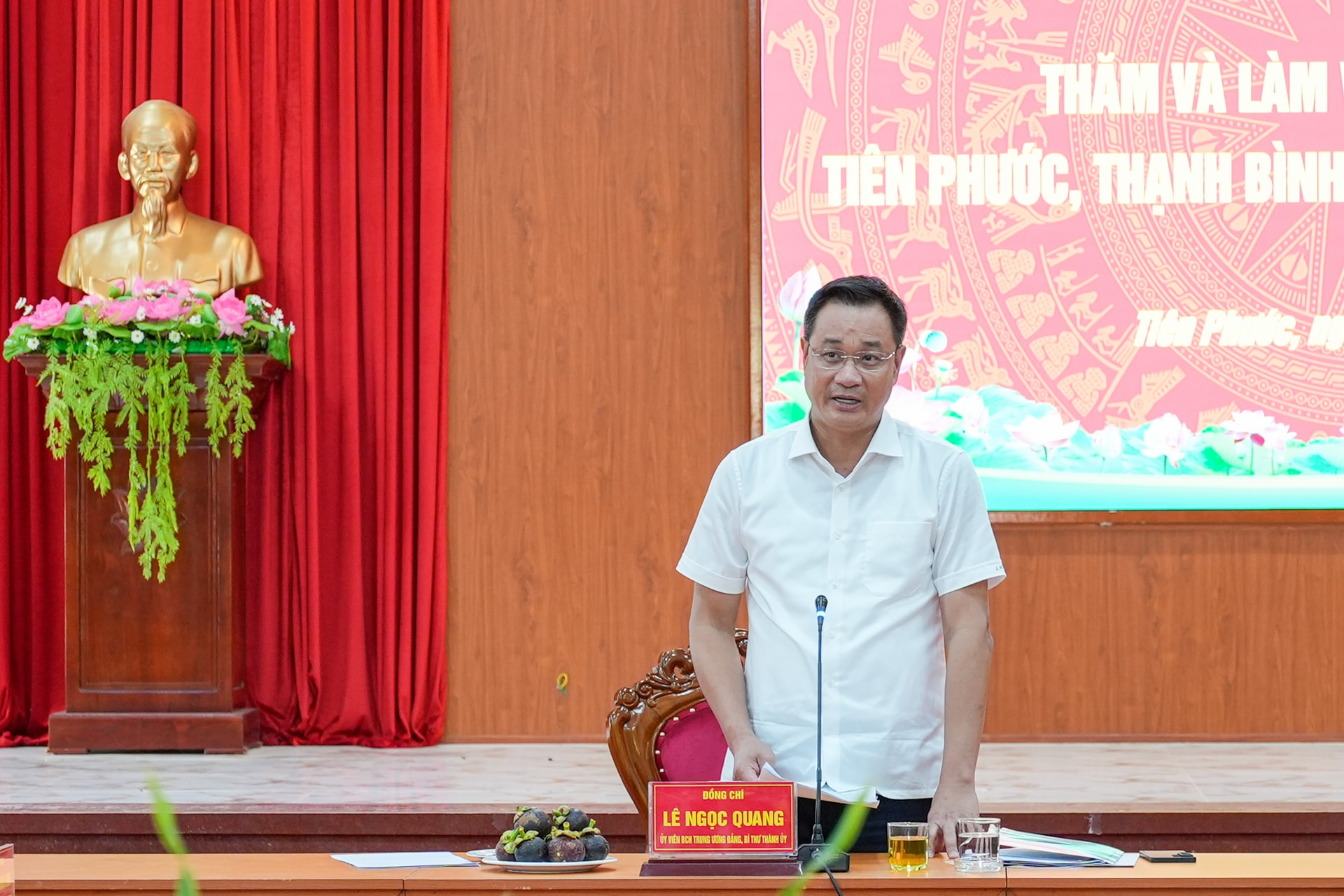Bí thư Thành ủy Lê Ngọc Quang phát biểu tại buổi làm việc. Ảnh: T.CÔNG